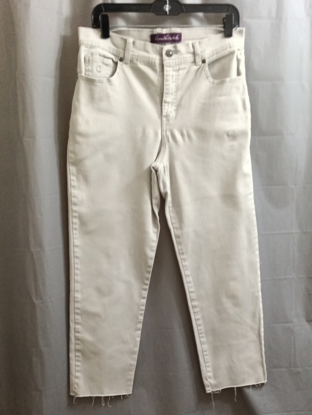 Gloria Vanderbilt Cream Color Women’s High-Rise Short Jeans